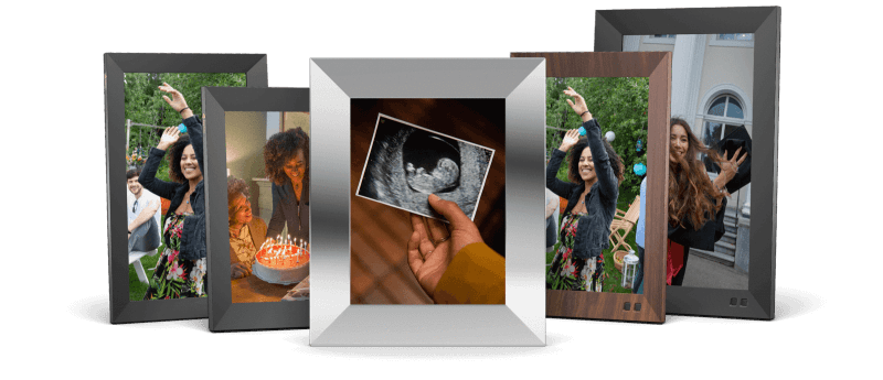 5 digital photo frames on display